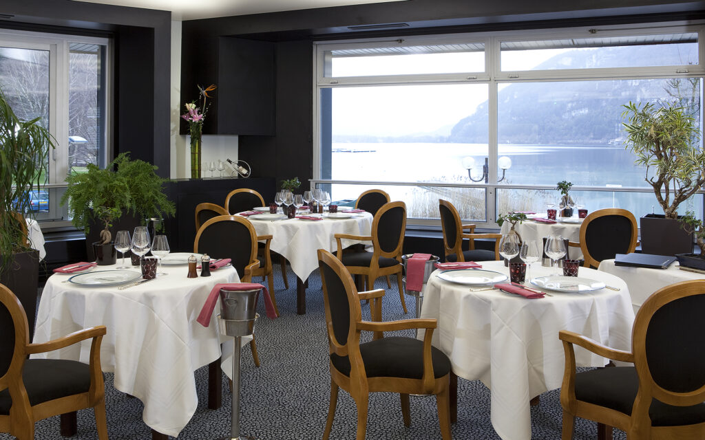 Photo - Hôtel nantua embarcadere restaurant 0002 281190 050 019.mn